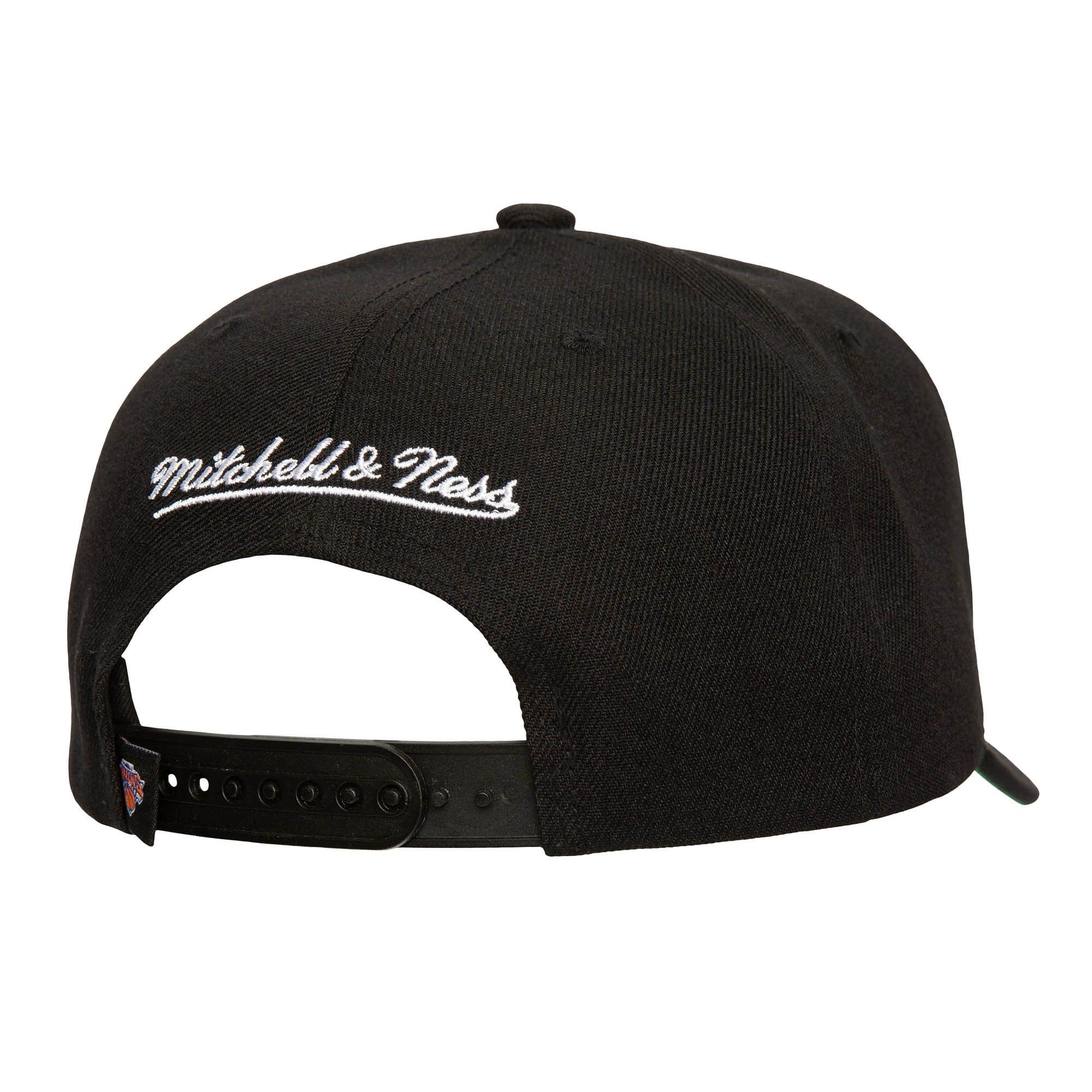 Mitchell-Ness-Neon-Logo-Pro-Snapback-New-York-Knicks-1