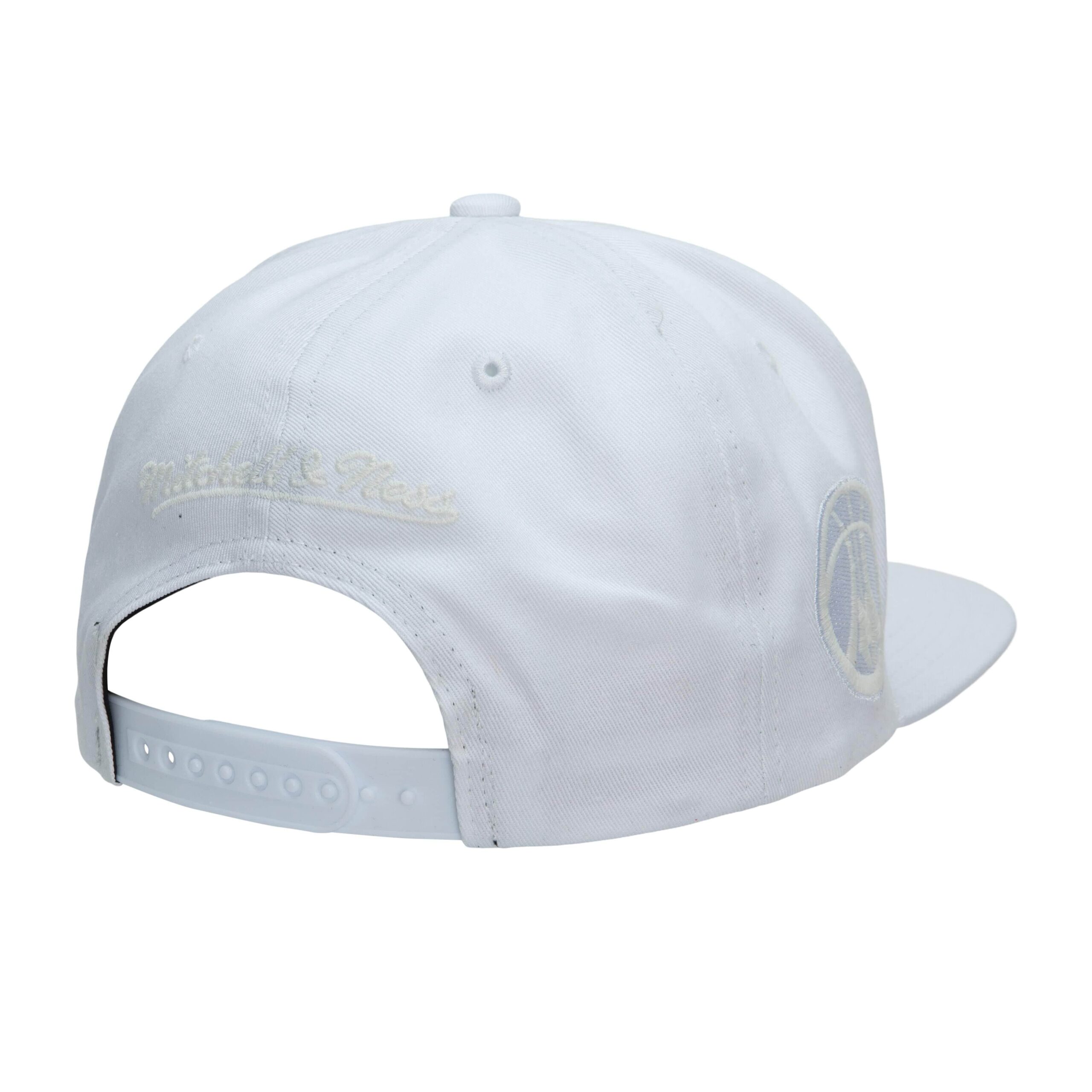 Mitchell-Ness-UV-Reactive-Snapback-Milwaukee-Bucks-Hat-2-scaled