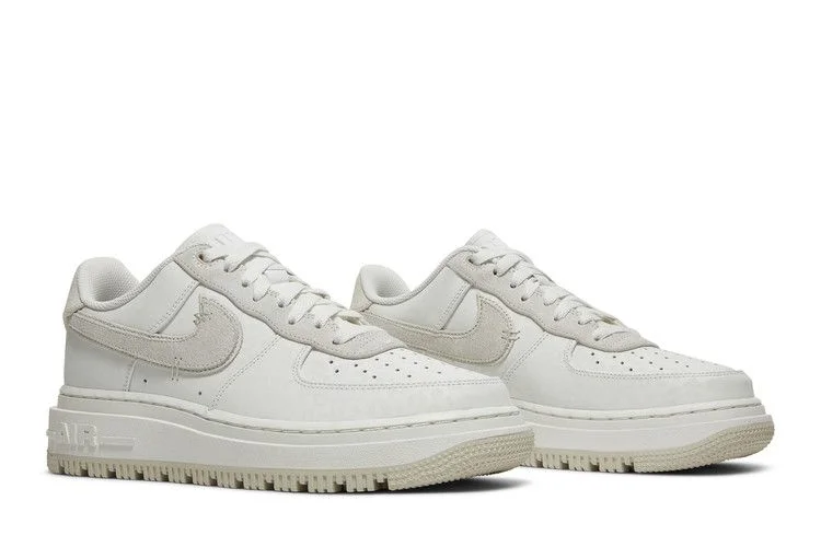 Krossovki-Nike-Air-Force-1-Luxe-Triple-White-7