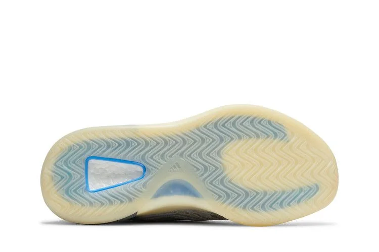 Krossovki-adidas-Yeezy-Quantum-Mono-Carbon-3