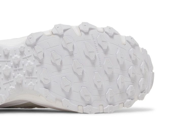 hyperturf-white-silver-metallic-gy9410_04