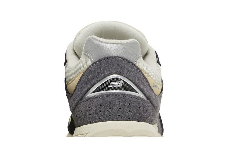 Кроссовки New Balance 2002R 'Magnet Timberwolf'