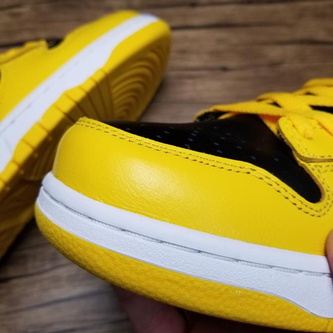 Nike-Dunk-High-SP-Iowa-Varsity-Maize-2020-13