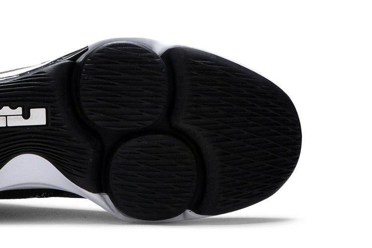 Кроссовки Nike LeBron Witness 4 'Black'