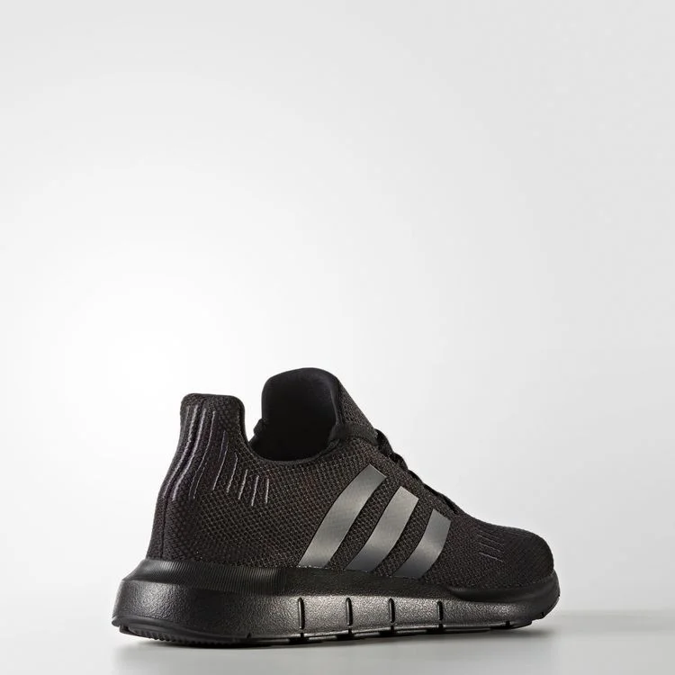 Krossovki-Adidas-Swift-Run-Triple-Black-2