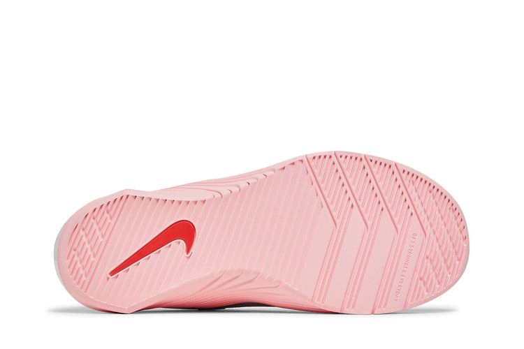 wmns-metcon-6-football-grey-arctic-punch-at3160-001_03
