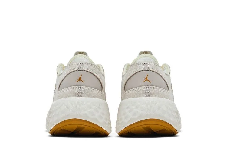 Krossovki-Air-Jordan-Wmns-Jordan-Delta-3-Light-Orewood-Brown-5
