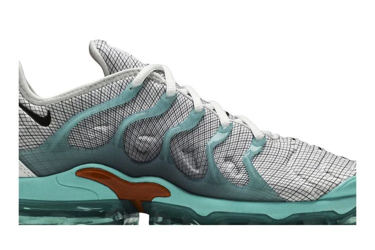 Кроссовки Nike Air VaporMax Plus 'Aurora Green'