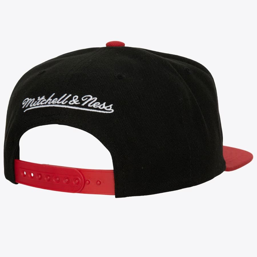 Бейсболка Mitchell & Ness Black Chicago Blackhawks Cross Check Snapback Hat
