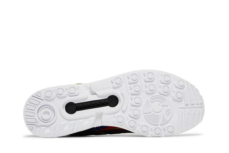 zx-flux-af6323_03