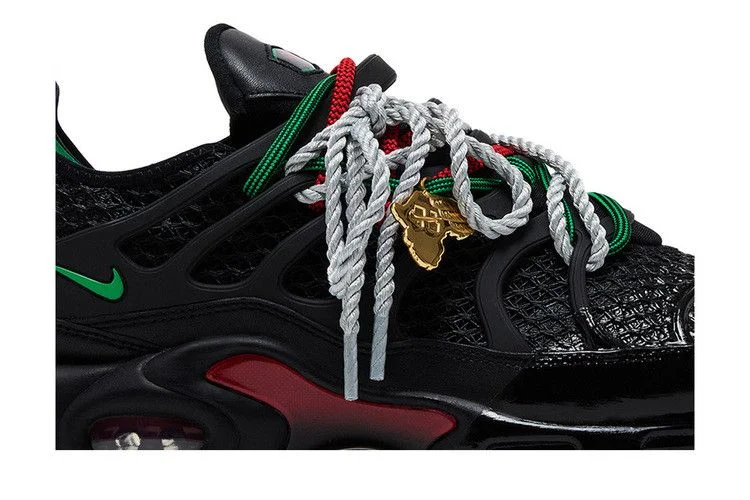 Кроссовки Homecoming x Nike Air Max Plus 'Black University Red Court Green'