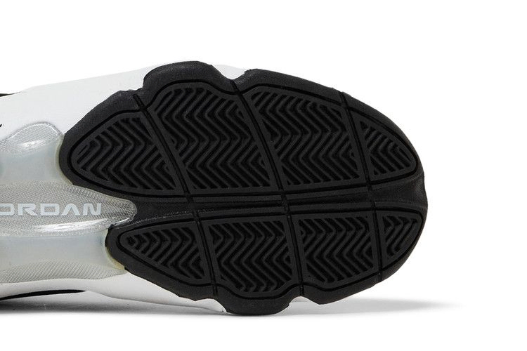 wmns-air-jordan-og-black-toe-133000-001_04