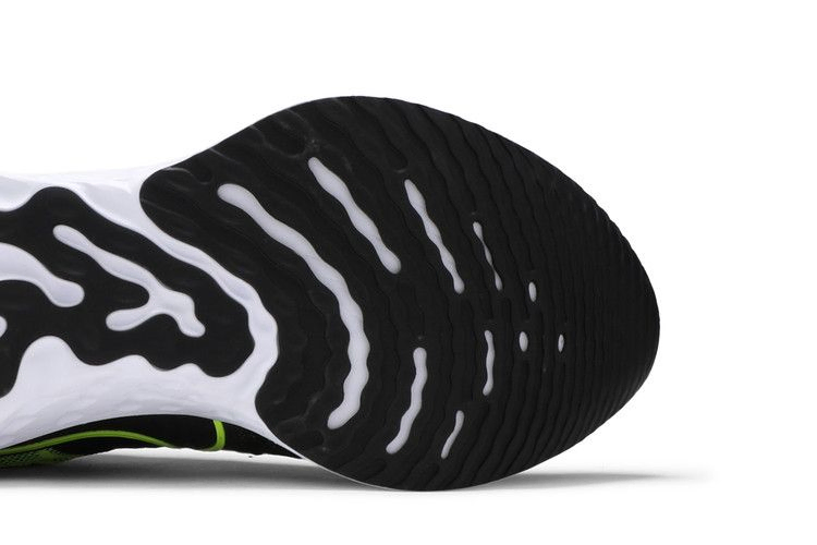 react-infinity-run-flyknit-2-volt-black-ct2357-700_04