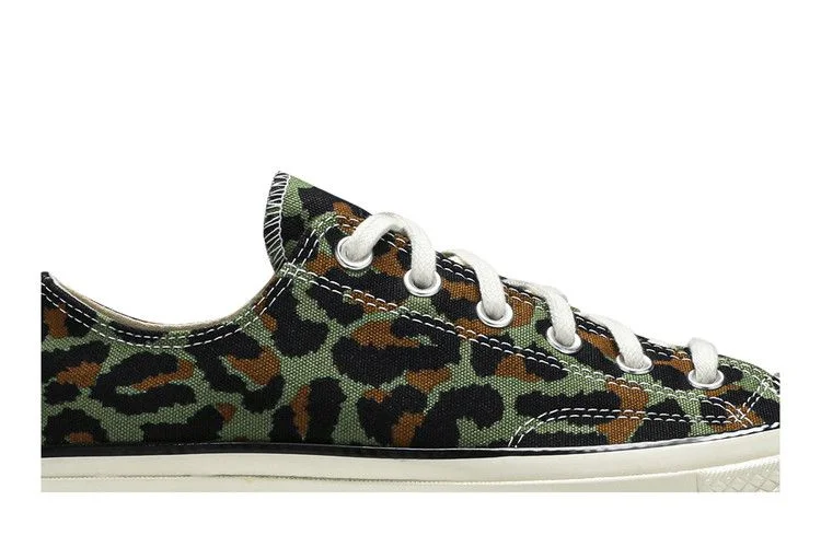 Krossovki-Wacko-Maria-x-INVINCIBLE-x-Converse-Chuck-70-Low-Animal-Print-1