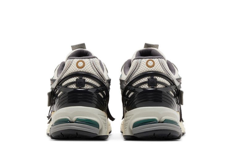 Кроссовки New Balance 1906A 'Silver Gold Metallic'