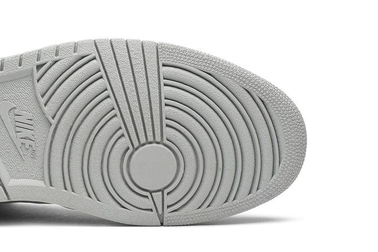 Кроссовки Air Jordan 1 CO.JP 'Metallic Silver' 2001