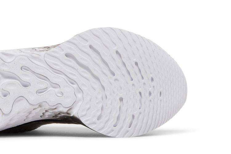 wmns-react-infinity-run-flyknit-3-premium-black-zebra-iridescent-dz3027-001_04