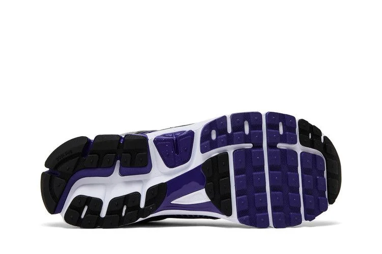 Krossovki-Nike-Air-Zoom-Vomero-5-Metallic-Silver-Court-Purple-3