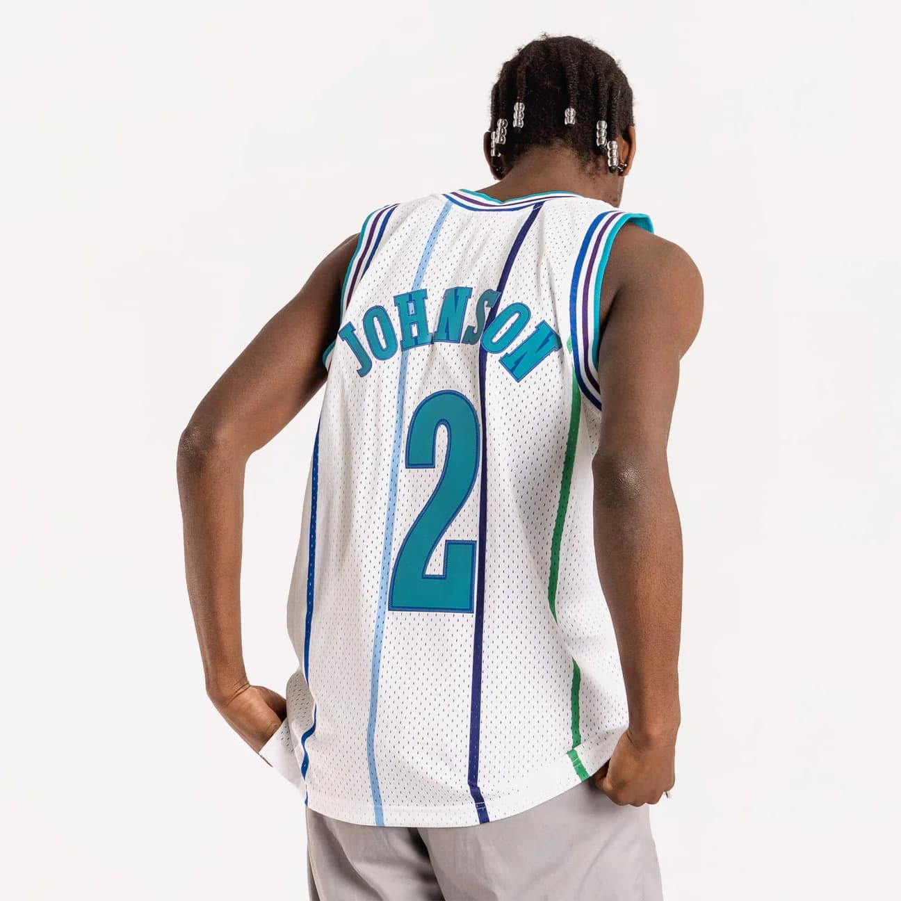 1992-93-Charlotte-Hornets-Larry-Johnson-2-Swingman-Hardwood-Classics-White-Jersey-2