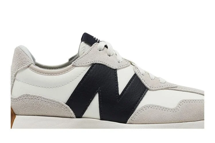 Krossovki-New-Balance-Wmns-327-Moonbeam-Outerspace-1