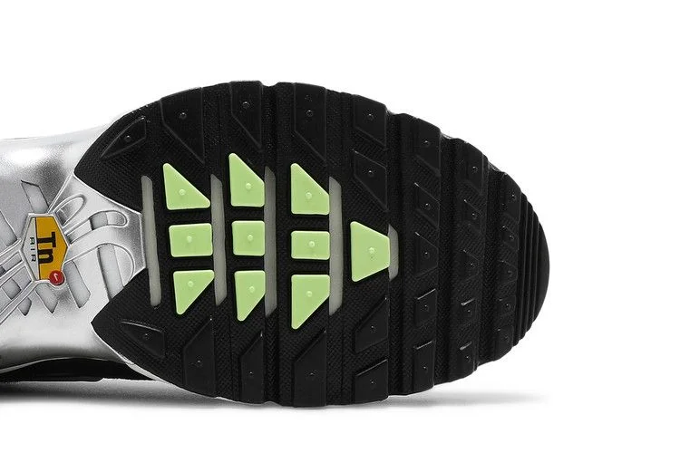 Кроссовки Nike Air Max Plus SE 'Black Chrome'