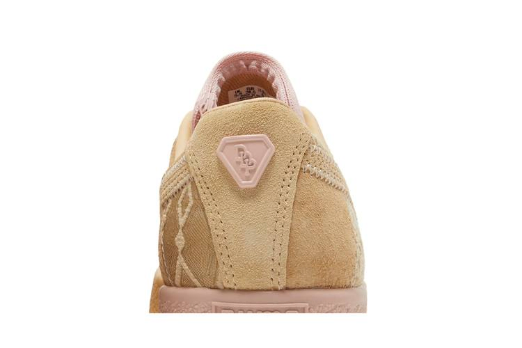 dapper-dan-x-wmns-clyde-vintage-pre-game-runway-croissant-392083-01_06