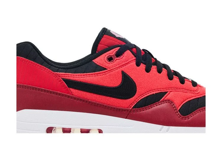 Krossovki-Nike-Air-Max-1-Reds-City-Connect-1