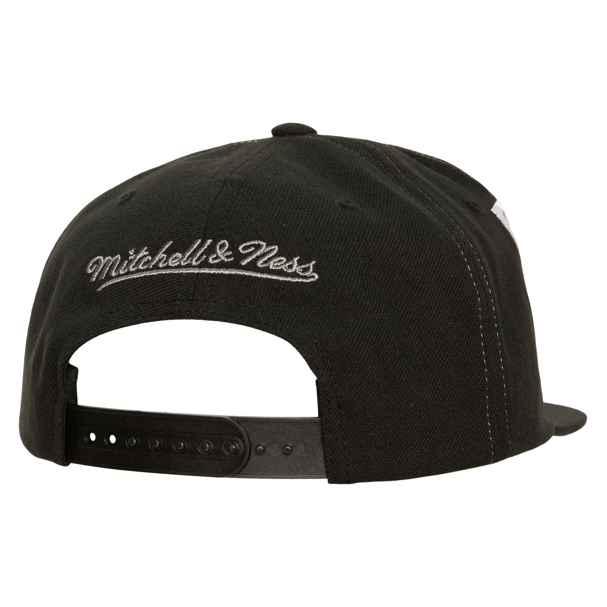 Mitchell-Ness-Varsity-Bust-Snapback-Brooklyn-Nets-Hat-1
