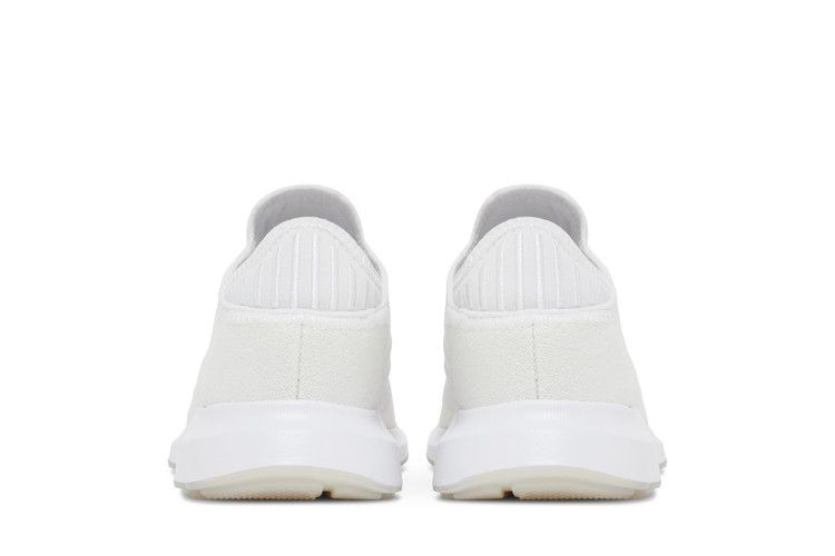 wmns-swift-run-x-cloud-white-fy2138_05
