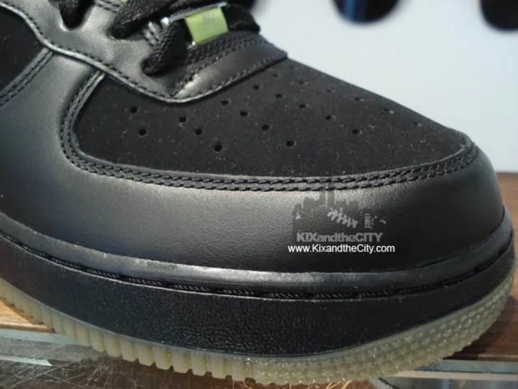 Krossovki-Nike-Air-Force-1-07-Black-Volt-1