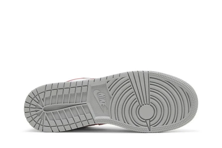 Кроссовки Air Jordan 1 Low SE GS 'Light Smoke Grey Gym Red'