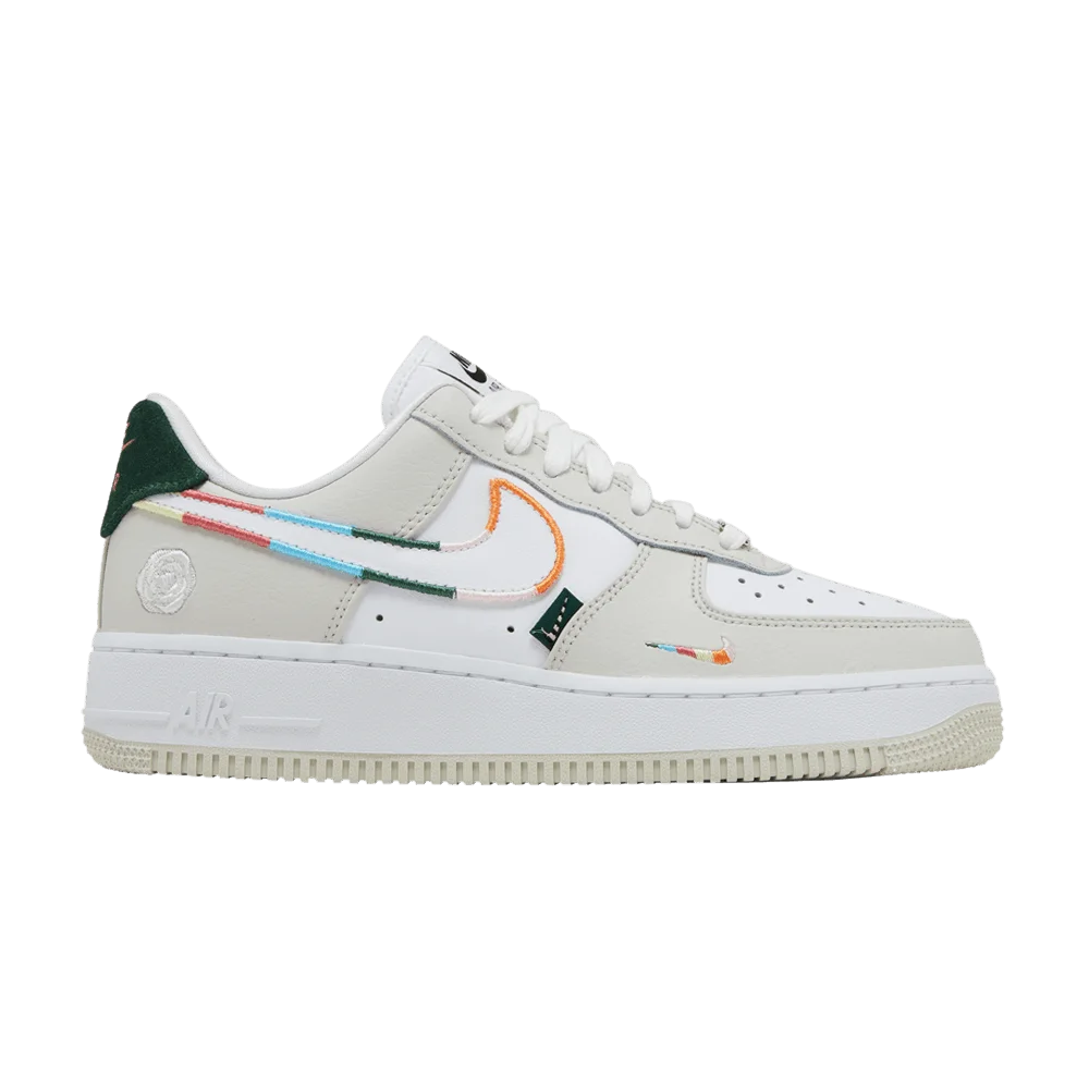 Krossovki-Nike-Wmns-Air-Force-1-07-SE-All-Petals-United