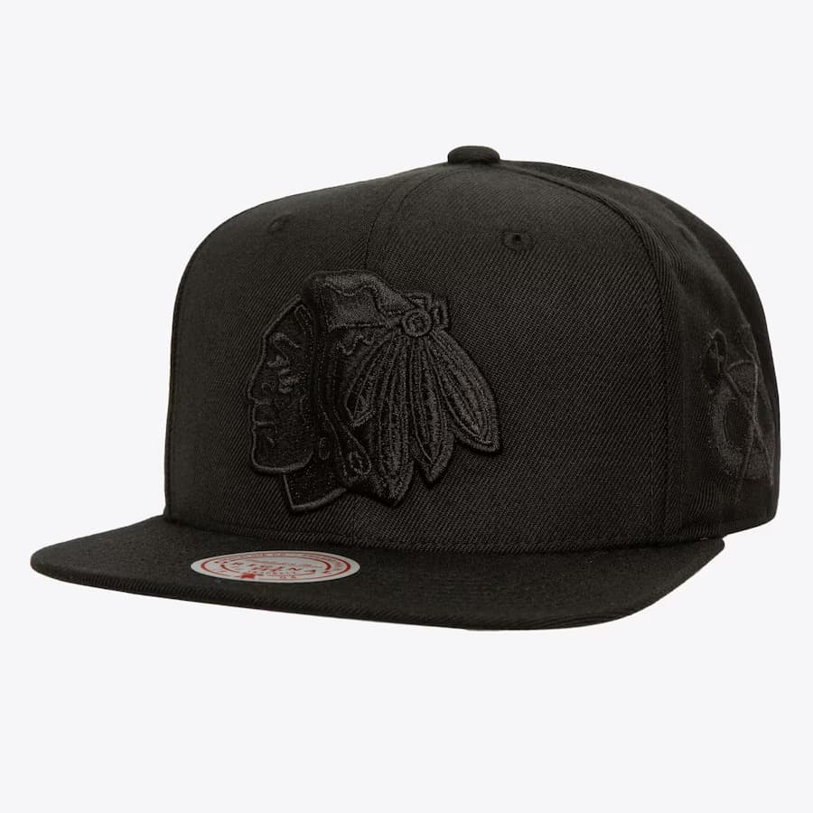 Бейсболка Mitchell & Ness Black Chicago Blackhawks Pearl Snapback Hat