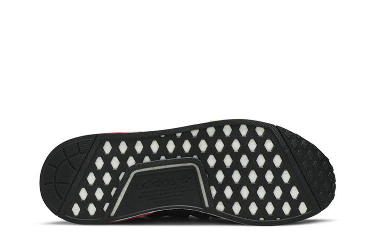 nmd_r1-black-pink-solar-ee5100_03