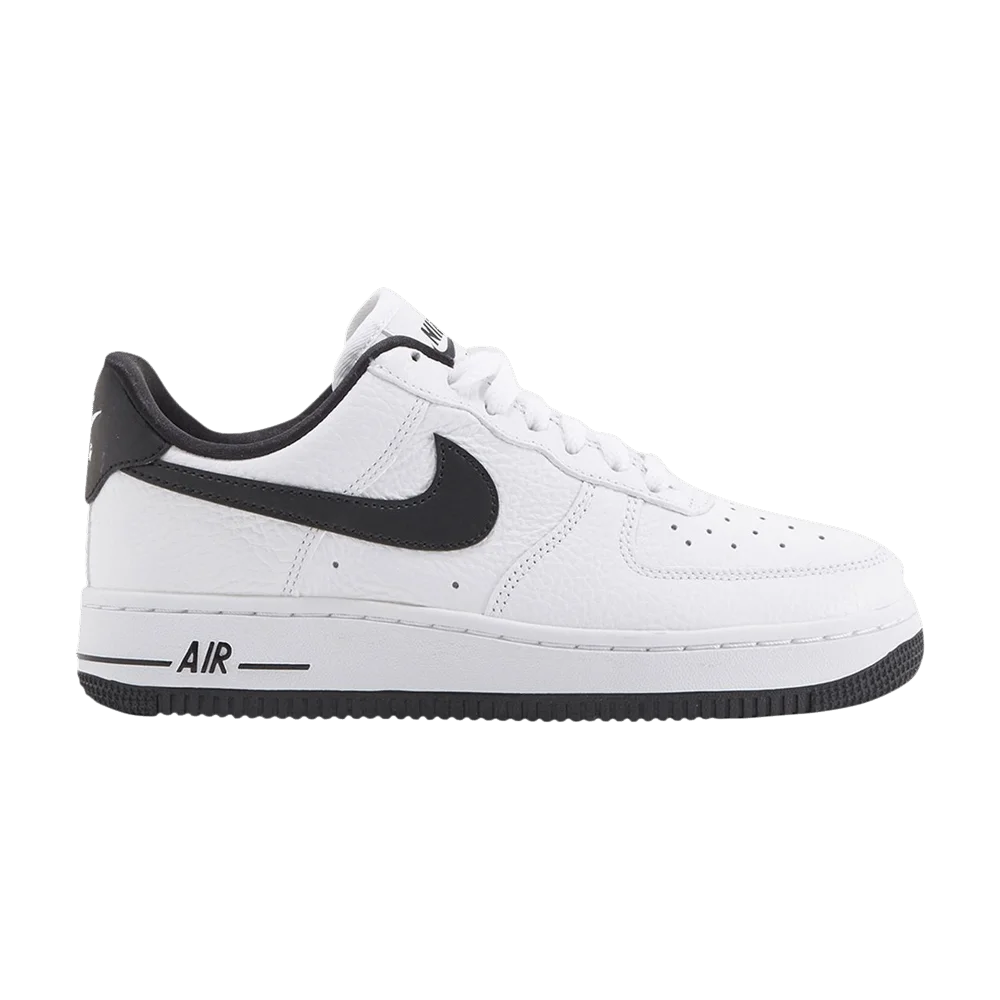 Krossovki-Nike-Wmns-Air-Force-1-07-SE-White-Black