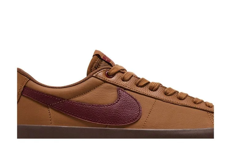 Кроссовки Nike Zoom Blazer Low Pro GT SB 'Light British Tan Dark Team Red'