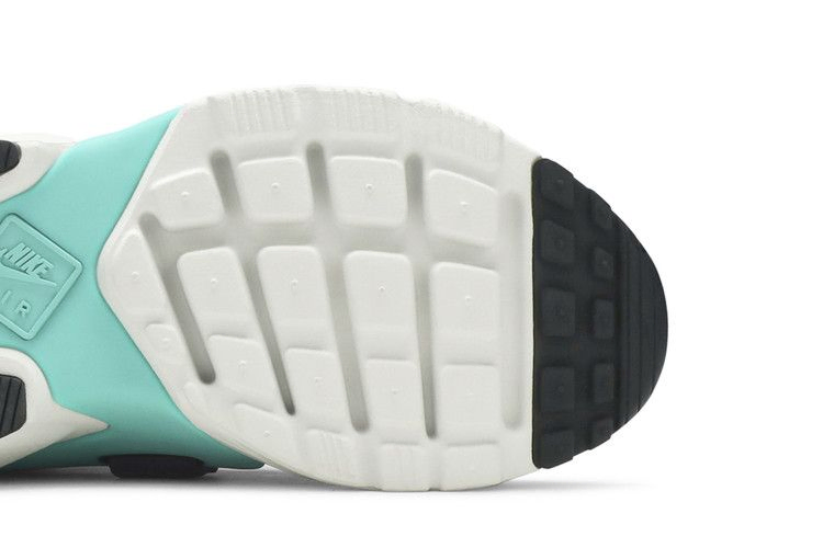 Кроссовки Nike Wmns Air Huarache City 'Wolf Grey'