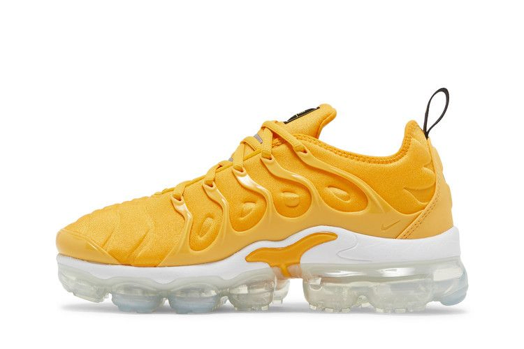wmns-air-vapormax-plus-go-the-extra-smile-do5874-700_02