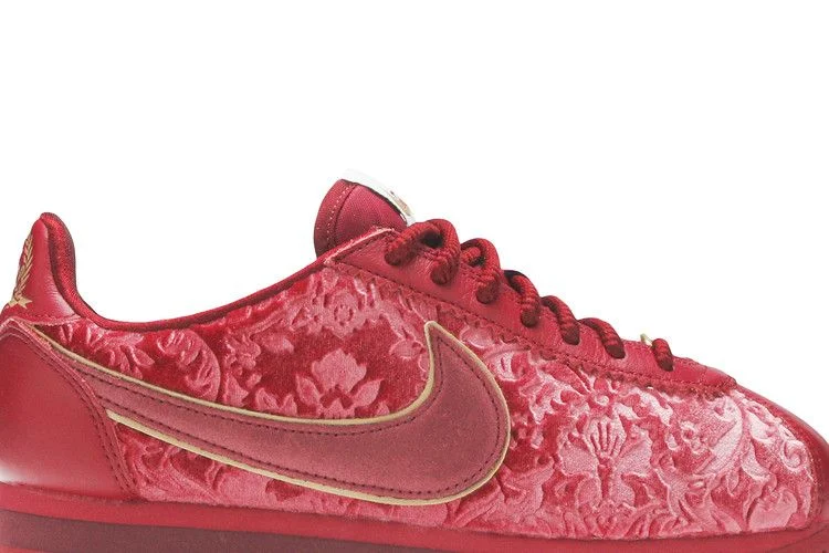 Krossovki-Nike-Wmns-Classic-Cortez-SE-Velvet-Red-Crush-1