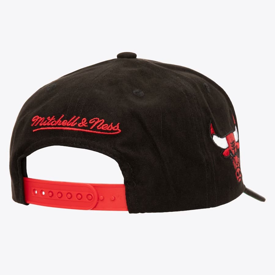 Бейсболка Mitchell & Ness Black Chicago Bulls Suede Pro Adjustable Hat