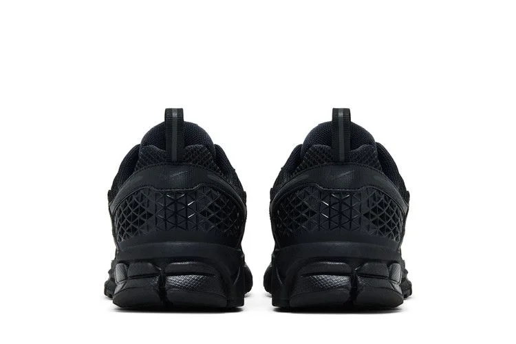 Кроссовки Nike Air Zoom Vomero 5 GS 'Triple Black'