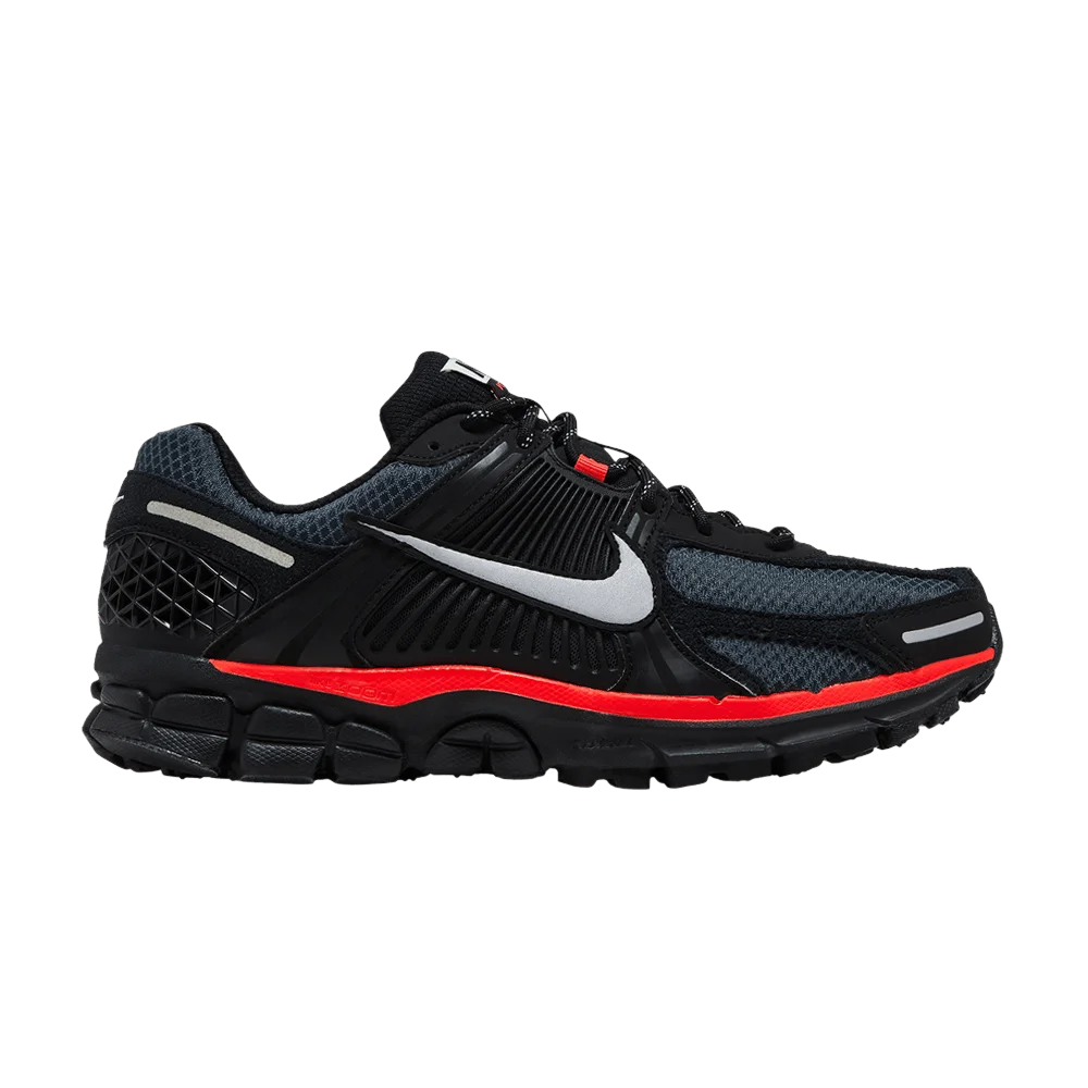 Krossovki-Nike-Air-Zoom-Vomero-5-Black-Metallic-University-Red
