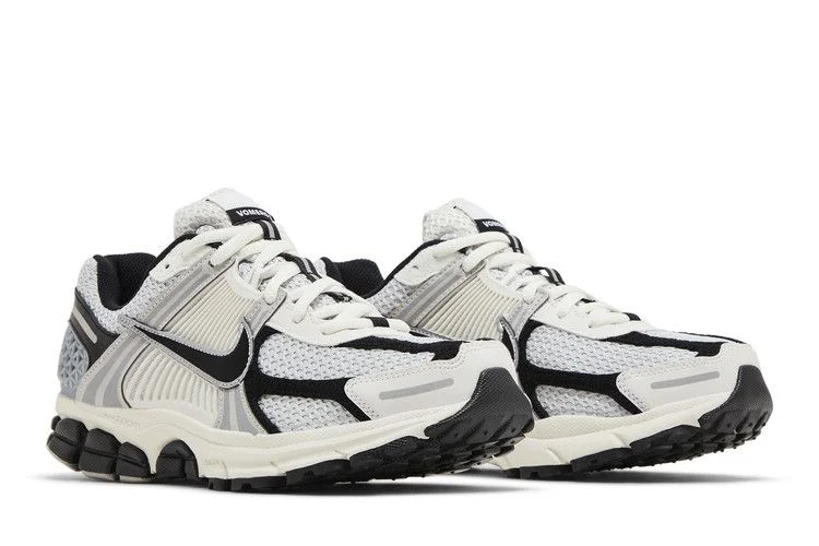 Krossovki-Nike-Wmns-Air-Zoom-Vomero-5-Photon-Dust-Black-7