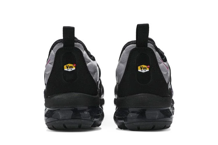 Кроссовки Nike Air VaporMax Plus 'Active Fuchsia'