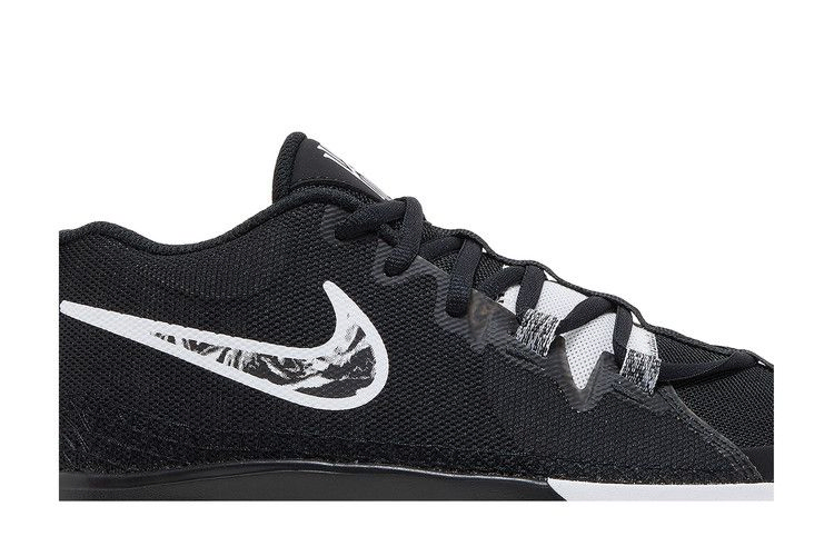 kyrie-flytrap-6-gs-black-white-dq8094-009_01