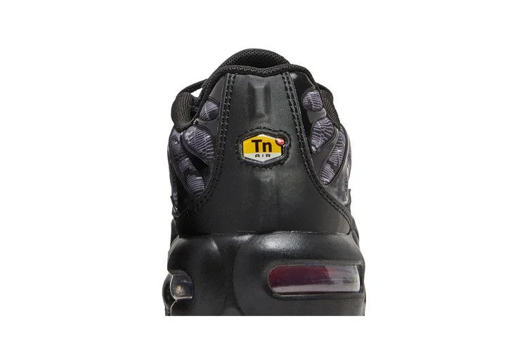 Krossovki-Nike-Air-Max-Plus-GS-Black-University-Red-6