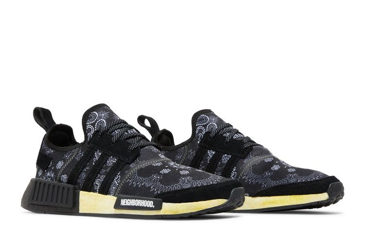 neighborhood-x-nmd_r1-paisley-bandanna-black-gy4157_07