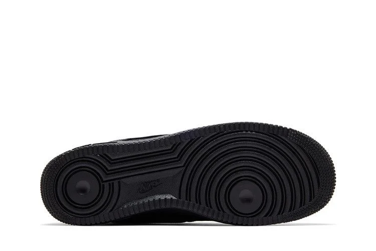 Krossovki-Nike-Air-Force-1-Low-Valentines-Day-Triple-Black-2026-3