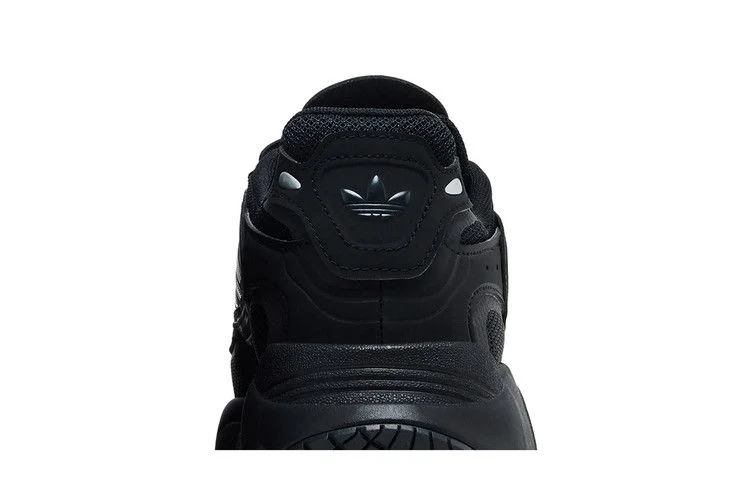 Krossovki-adidas-Ozmillen-Black-Silver-Metallic-6