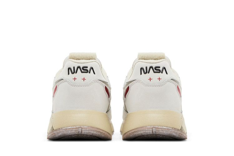 Кроссовки NASA x Reebok Classic Leather Hexalite 'Artifact Transfer Program'